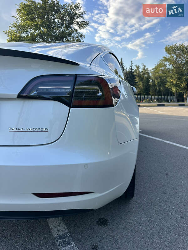 Седан Tesla Model 3 2019 в Києві