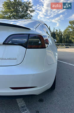 Седан Tesla Model 3 2019 в 