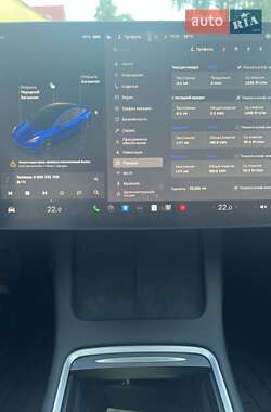 Седан Tesla Model 3 2023 в 