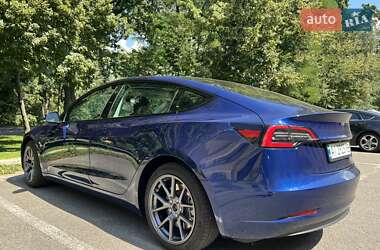 Седан Tesla Model 3 2023 в 