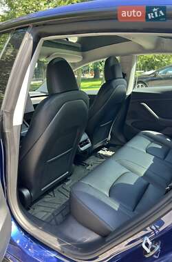 Седан Tesla Model 3 2023 в 