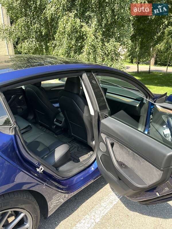 Седан Tesla Model 3 2023 в Києві