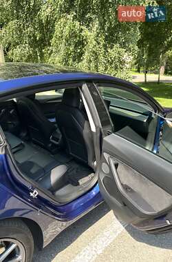 Седан Tesla Model 3 2023 в 