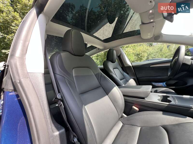 Седан Tesla Model 3 2023 в Києві