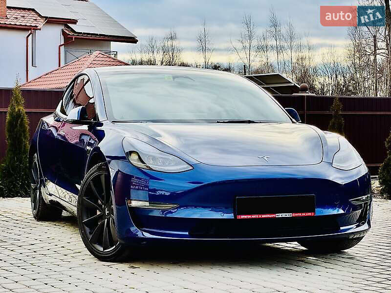 Седан Tesla Model 3 2022 в Києві