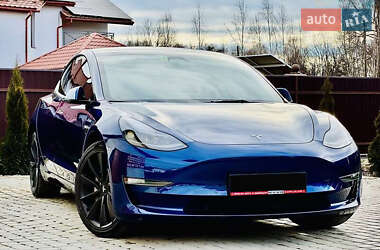 Седан Tesla Model 3 2022 в 