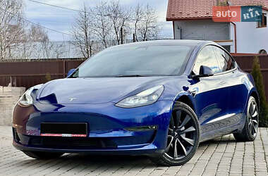Седан Tesla Model 3 2022 в 