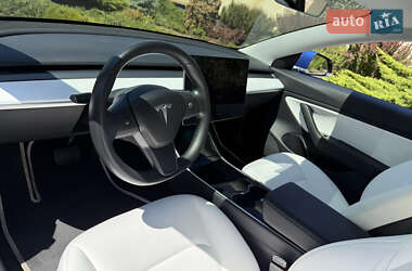 Седан Tesla Model 3 2019 в 