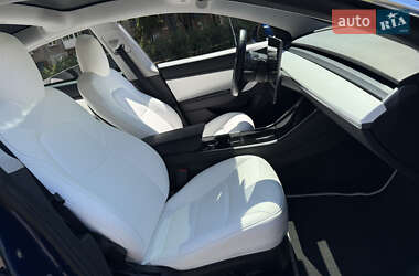 Седан Tesla Model 3 2019 в 