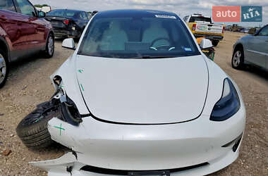 Седан Tesla Model 3 2021 в 