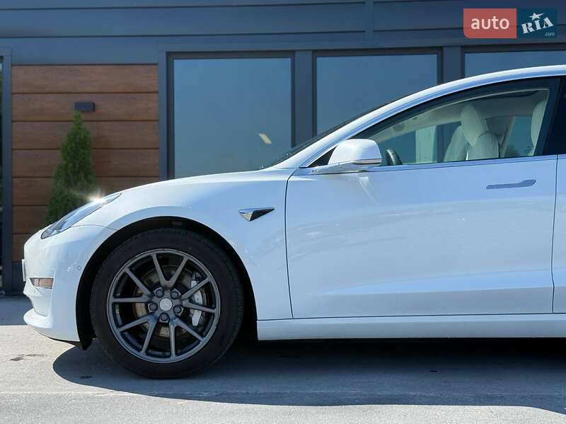 Седан Tesla Model 3 2019 в Рівному
