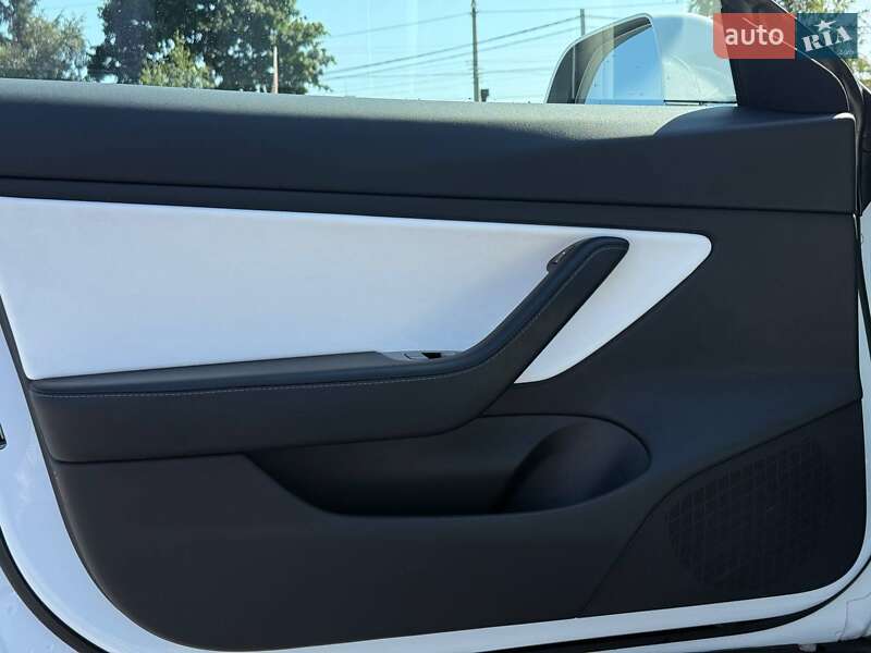 Седан Tesla Model 3 2019 в Рівному