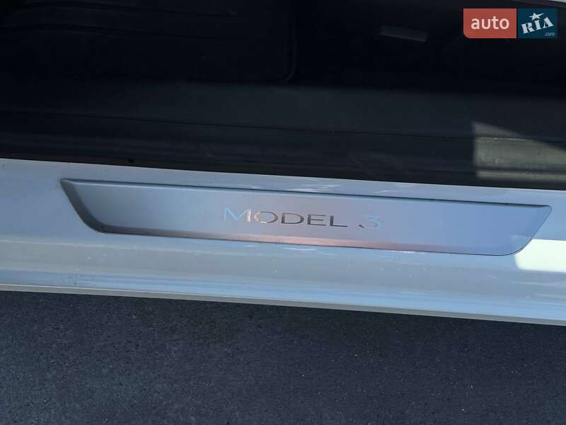 Седан Tesla Model 3 2019 в Рівному