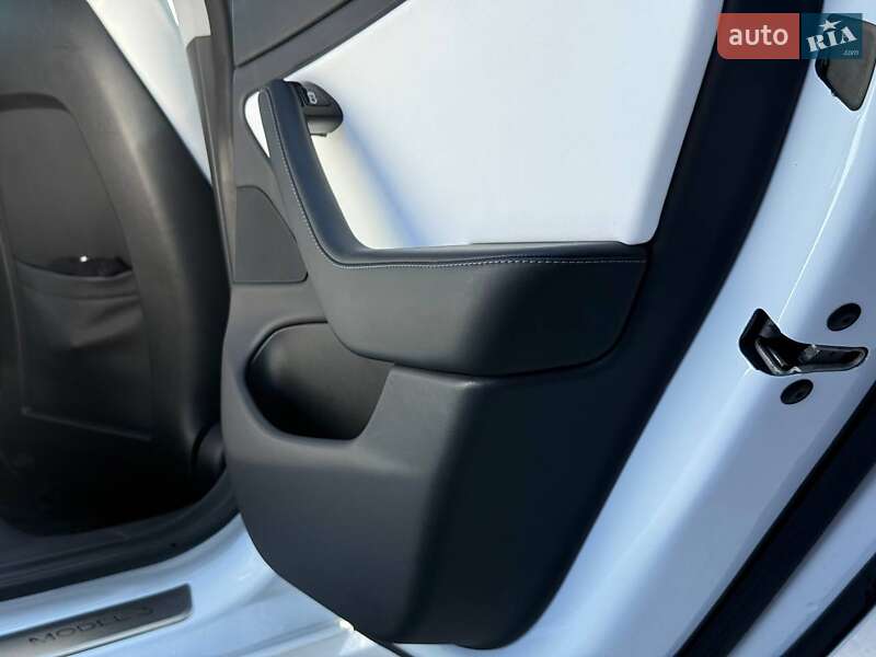 Седан Tesla Model 3 2019 в Рівному