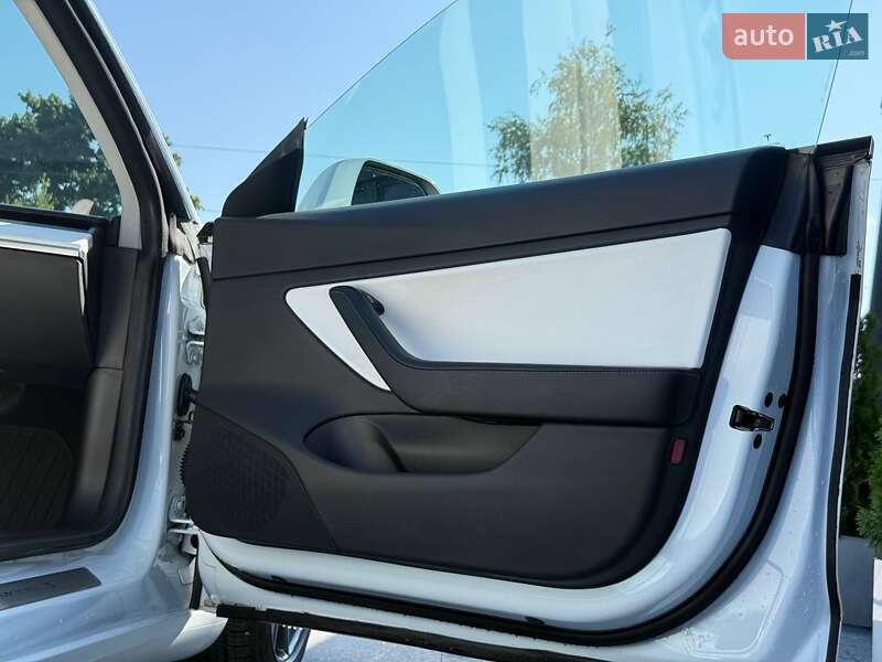 Седан Tesla Model 3 2019 в Рівному