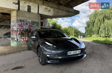 Седан Tesla Model 3 2021 в Ровно