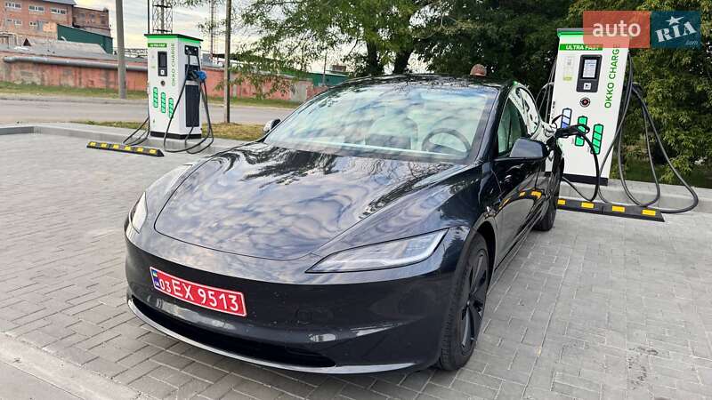 Tesla Model 3 2024