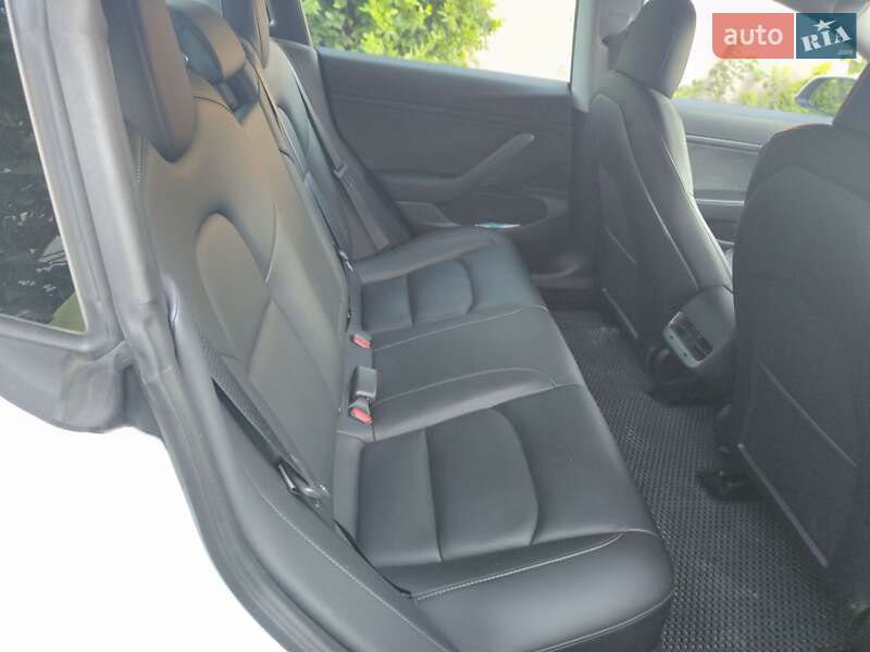 Седан Tesla Model 3 2019 в Макарові