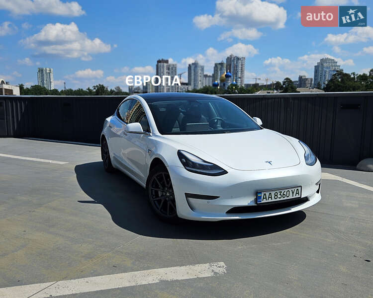 Седан Tesla Model 3 2019 в 