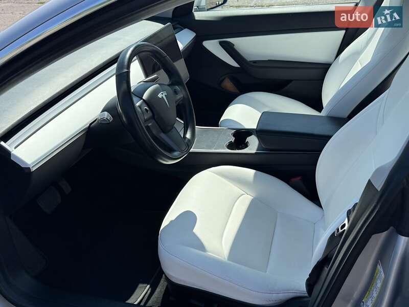 Седан Tesla Model 3 2018 в Рівному