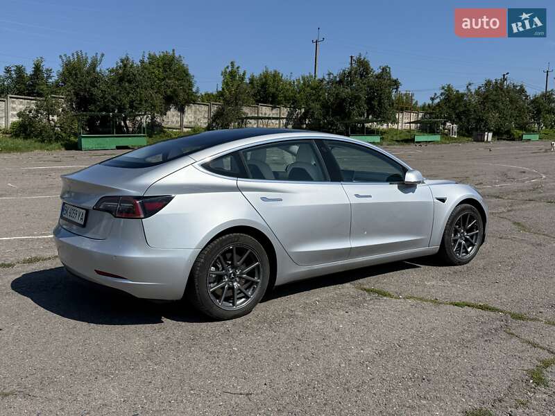 Седан Tesla Model 3 2018 в Рівному
