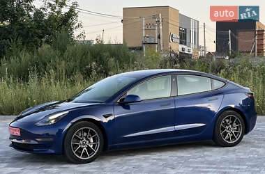 Седан Tesla Model 3 2021 в 