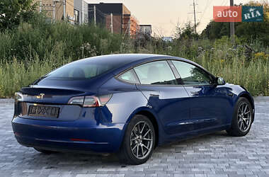 Седан Tesla Model 3 2021 в 