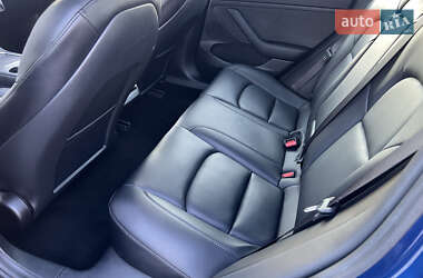 Седан Tesla Model 3 2021 в 