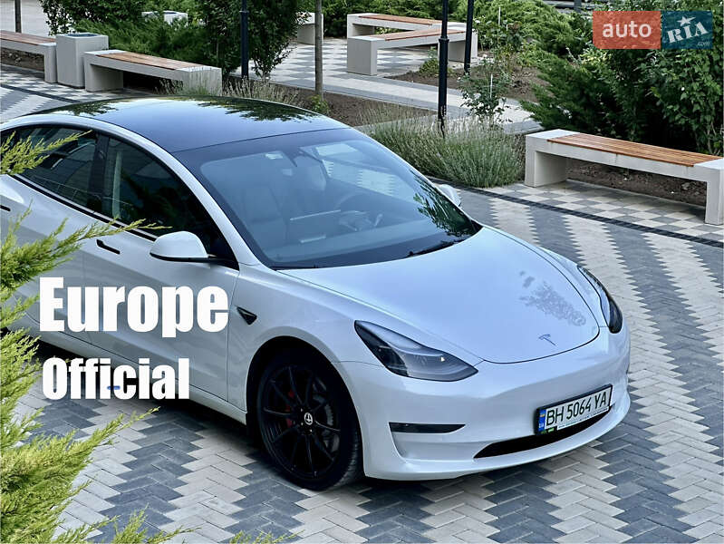 Седан Tesla Model 3 2022 в 