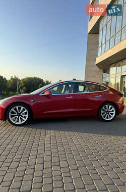 Седан Tesla Model 3 2020 в 