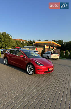Седан Tesla Model 3 2020 в 