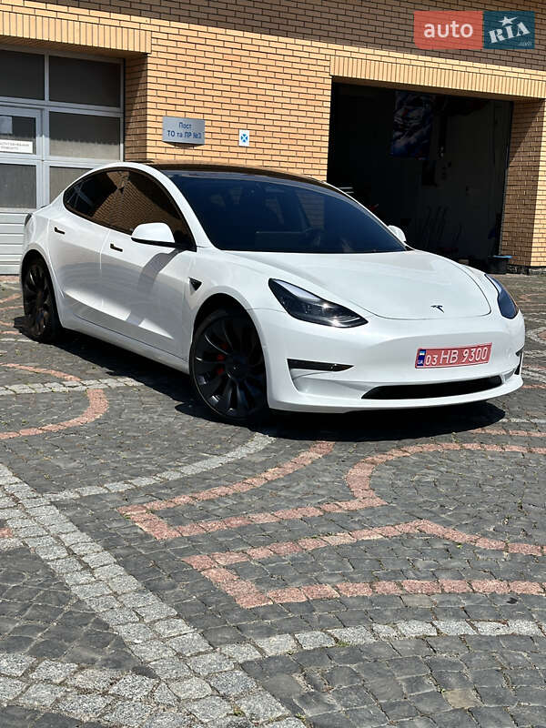 Седан Tesla Model 3 2022 в 