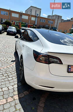 Седан Tesla Model 3 2022 в 