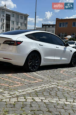 Седан Tesla Model 3 2022 в 