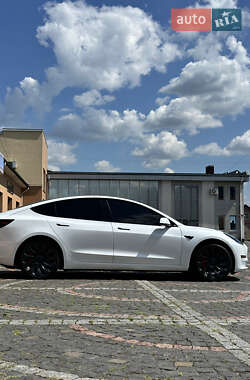 Седан Tesla Model 3 2022 в 