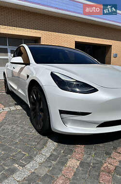 Седан Tesla Model 3 2022 в 