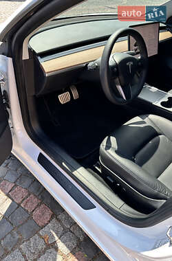 Седан Tesla Model 3 2022 в 
