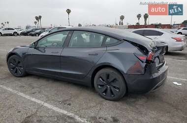 Седан Tesla Model 3 2025 в 