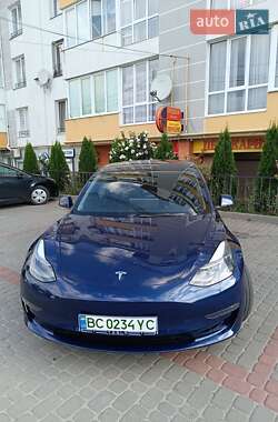 Седан Tesla Model 3 2021 в 