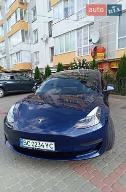 Седан Tesla Model 3 2021 в Львове