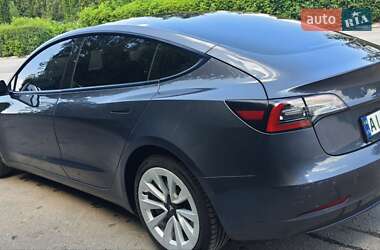 Седан Tesla Model 3 2022 в 