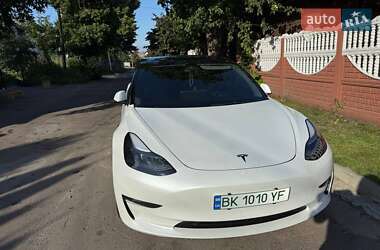 Седан Tesla Model 3 2023 в 