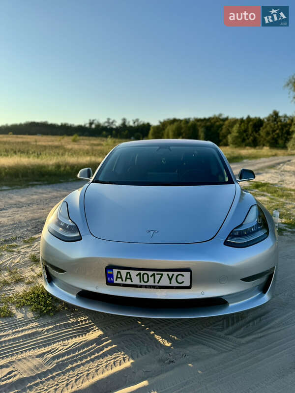 Седан Tesla Model 3 2018 в Києві