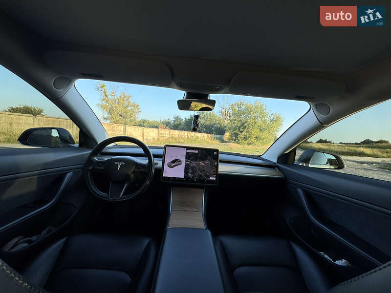 Седан Tesla Model 3 2018 в Києві