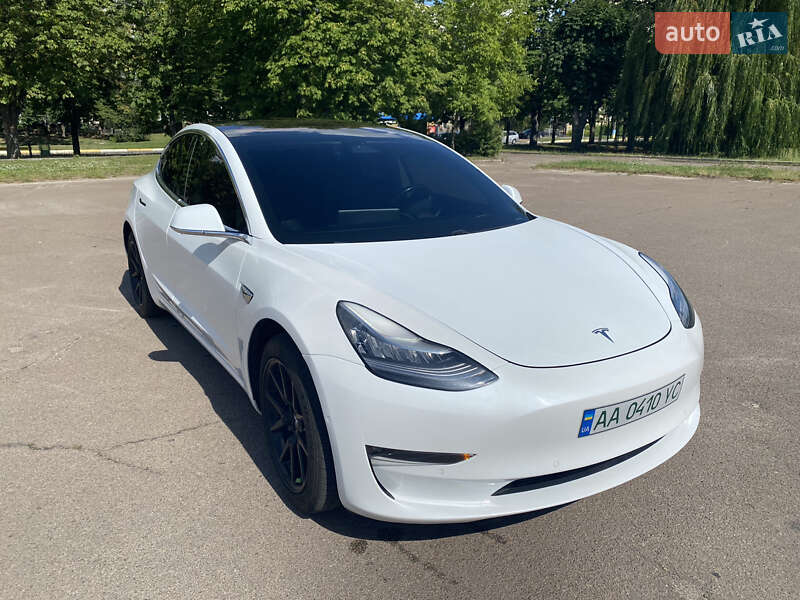 Седан Tesla Model 3 2018 в Броварах