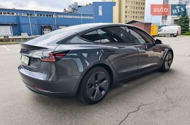 Седан Tesla Model 3 2022 в 