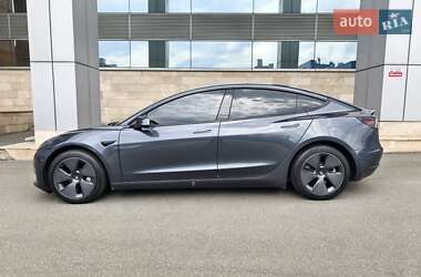 Седан Tesla Model 3 2022 в 