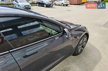 Седан Tesla Model 3 2022 в 