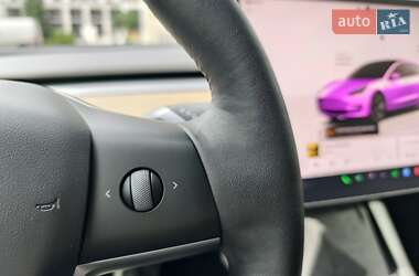 Седан Tesla Model 3 2022 в 