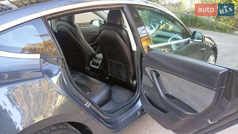 Седан Tesla Model 3 2019 в Києві